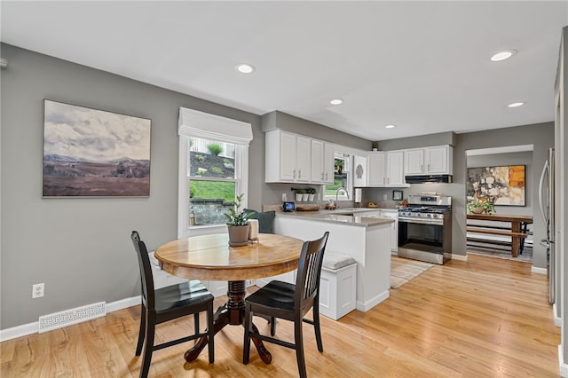 161 Ridgeview Dr, Mccandless, PA 15090 - dining space with light wood finished floors, baseboards, and recessed lighting