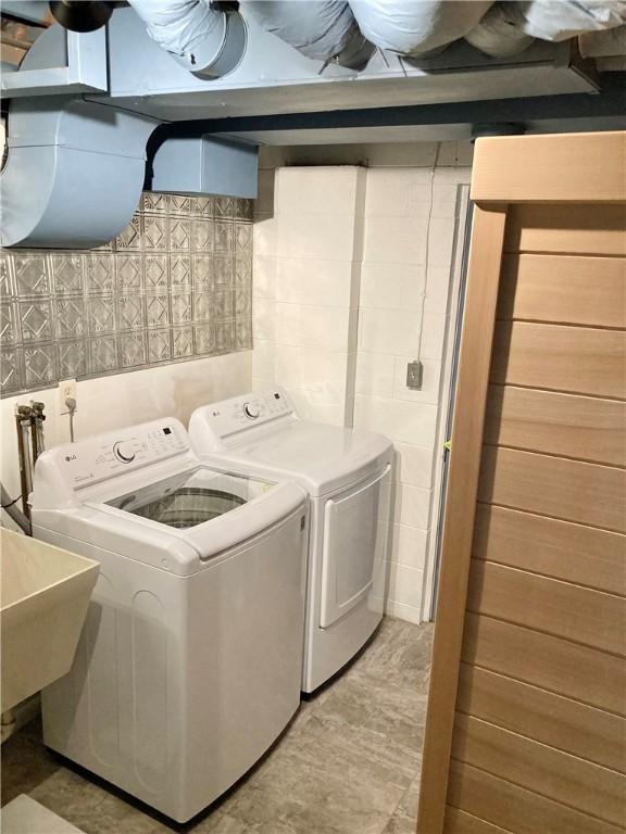 127 Watson Dr, South Union Twp, PA 15445 - laundry room featuring washing machine and dryer