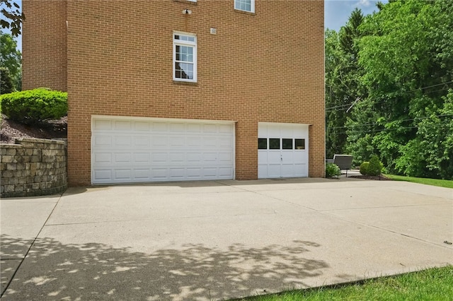 2536 Appletree Dr, Upper St Clair, PA 15241 - garage featuring concrete driveway