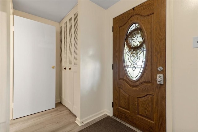 53 Escalon Dr, Findlay Twp, PA 15108 - foyer featuring wood finished floors and baseboards