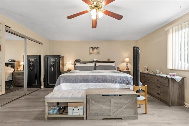 53 Escalon Dr, Findlay Twp, PA 15108 - bedroom with light wood-style floors, a closet, and a ceiling fan