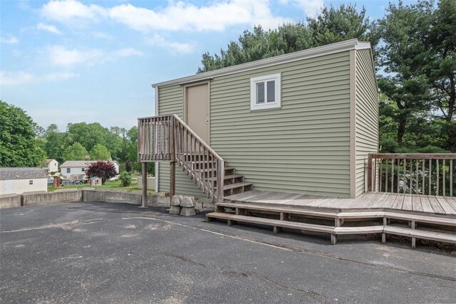 53 Escalon Dr, Findlay Twp, PA 15108 - view of front of home with a wooden deck