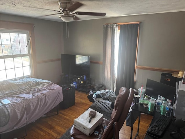 257 Euclid Ave, Sharon, PA 16146 - bedroom with wood finished floors, a textured ceiling, and ceiling fan