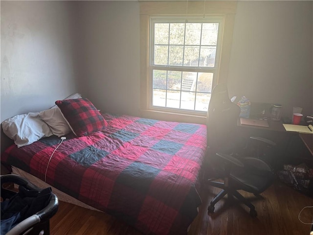 257 Euclid Ave, Sharon, PA 16146 - bedroom with wood finished floors and multiple windows