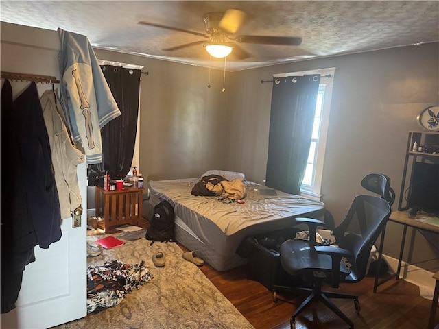 257 Euclid Ave, Sharon, PA 16146 - bedroom with wood finished floors, a ceiling fan, and a textured ceiling