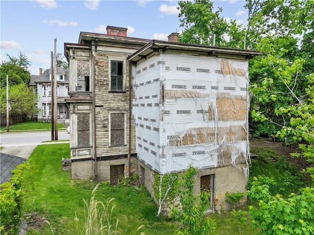1324 Third Ave, New Brighton, PA 15066 - view of side of property with a chimney