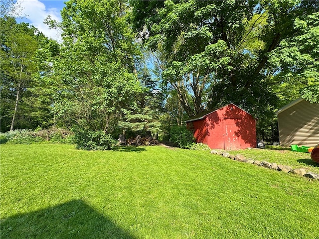 27 Oak Hill Dr, Pine Twp Mer, PA 16127 - view of green lawn featuring a garage