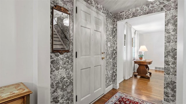 817 Wainwright Dr, Mt Lebanon, PA 15228 - entrance foyer featuring wood finished floors, baseboards, and wallpapered walls