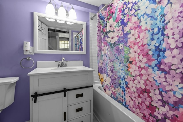 329 Ivondale St, Greenfield, PA 15207 - bathroom with vanity, shower / tub combo with curtain, and toilet