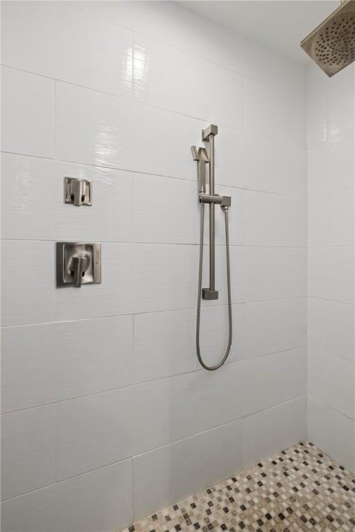 842 Towercrest Dr, Mt Lebanon, PA 15228 - bathroom with a tile shower