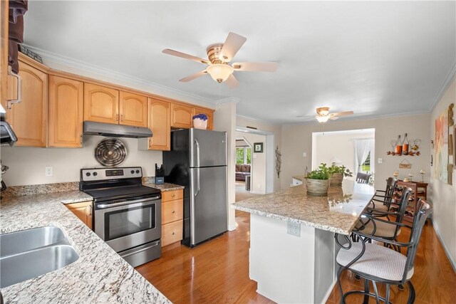 842 Towercrest Dr, Mt Lebanon, PA 15228 - kitchen with stainless steel appliances, under cabinet range hood, a ceiling fan, ornamental molding, and light wood-type flooring