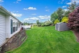 1011 Sunnyfield Ct, Penn Twp Wml, PA 15636 - view of green lawn