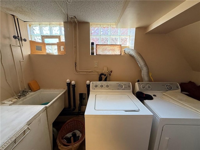7134 Gladefield St, Lincoln-Larimer, PA 15206 - laundry room with independent washer and dryer