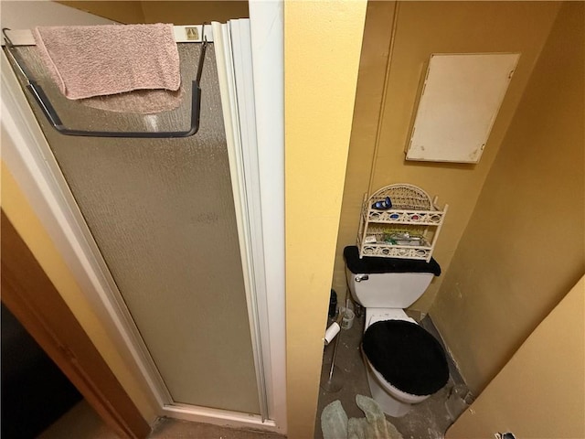 7134 Gladefield St, Lincoln-Larimer, PA 15206 - bathroom view of a shower stall and toilet