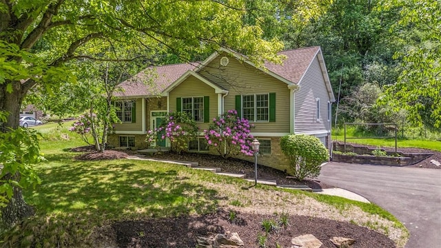 10276 Rinaman Rd, Mccandless, PA 15090 - raised ranch with a front lawn, asphalt driveway, and a garage