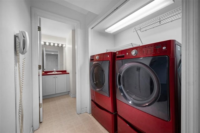 10276 Rinaman Rd, Mccandless, PA 15090 - laundry area featuring washing machine and dryer, light flooring, and baseboards