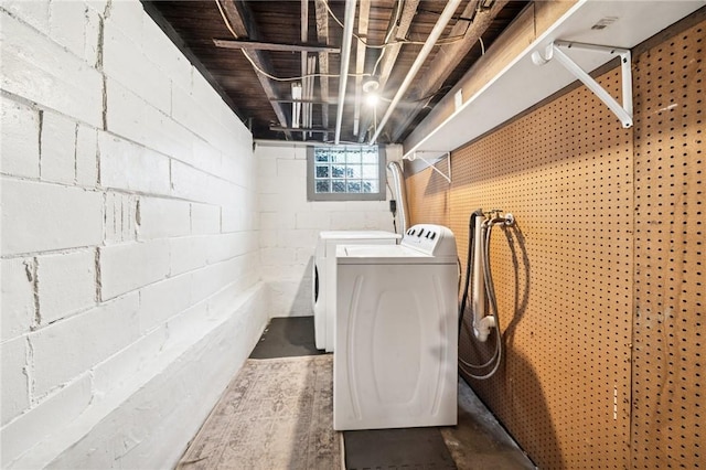507 Sells Ln, Hempfield Twp Wml, PA 15601 - laundry room with independent washer and dryer and concrete block wall