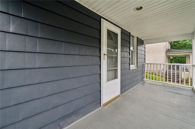 507 Sells Ln, Hempfield Twp Wml, PA 15601 - view of porch