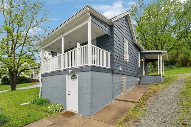 507 Sells Ln, Hempfield Twp Wml, PA 15601 - view of side of property featuring a yard and a balcony