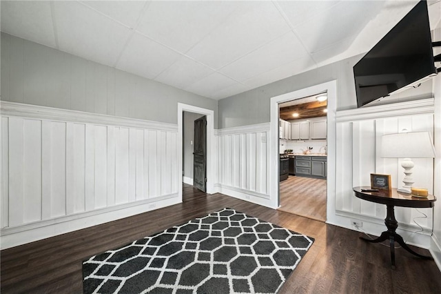 507 Sells Ln, Hempfield Twp Wml, PA 15601 - interior space featuring dark wood finished floors