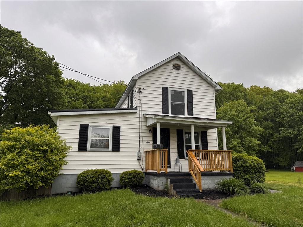 8 Argus St, Greenville Boro, PA 16125 - view of front of property featuring covered porch and a front yard