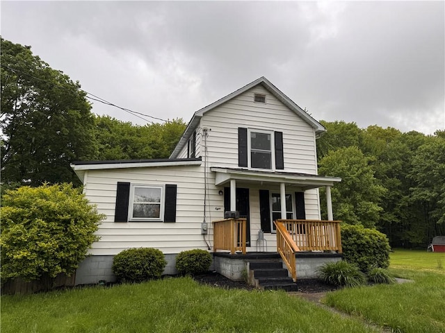 8 Argus St, Greenville Boro, PA 16125 - view of front of property featuring covered porch and a front yard