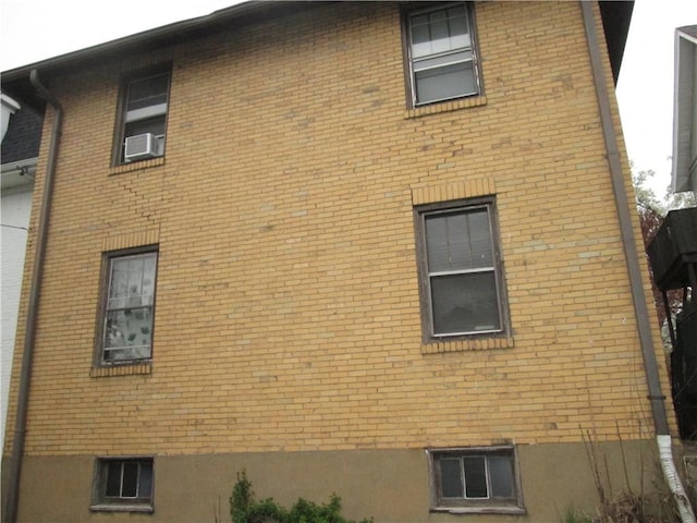 386 Woodland Ave, Oakmont, PA 15139 - view of side of property featuring brick siding and cooling unit