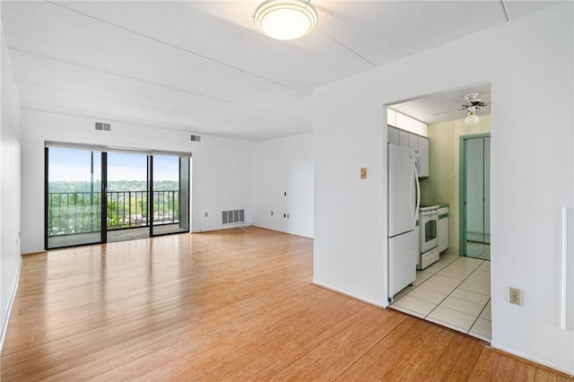 5600 Munhall Rd Unit 606, Squirrel Hill, PA 15217 - spare room with light wood-type flooring and a ceiling fan