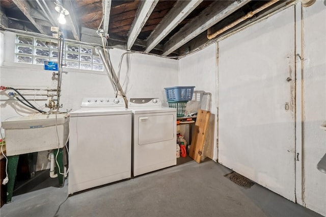 7333 Mcclure Ave, Swissvale, PA 15218 - laundry room featuring washing machine and dryer