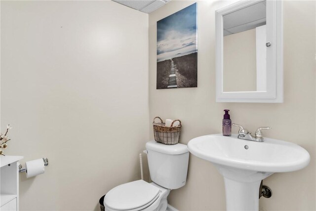 127 Aberdeen Dr, Cranberry Twp, PA 16066 - half bath featuring toilet