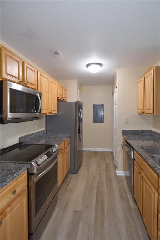 1201 Lenox Oval, Ross Twp, PA 15237 - kitchen featuring stainless steel appliances, dark countertops, light wood-type flooring, baseboards, and a sink