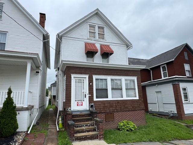 705 Green St, Southwest Greensburg, PA 15601 - view of front facade with entry steps
