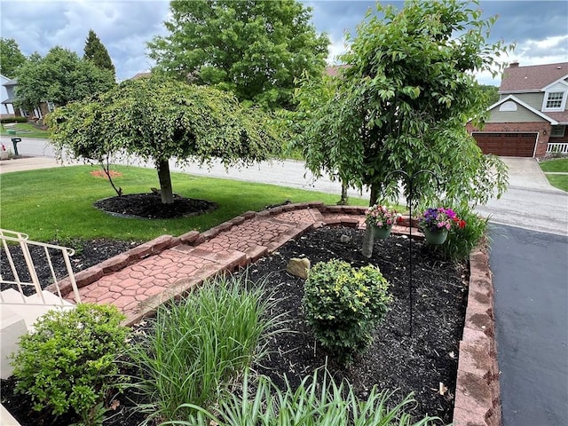 758 Venango Ave, Shaler, PA 15209 - view of grassy yard with a garage