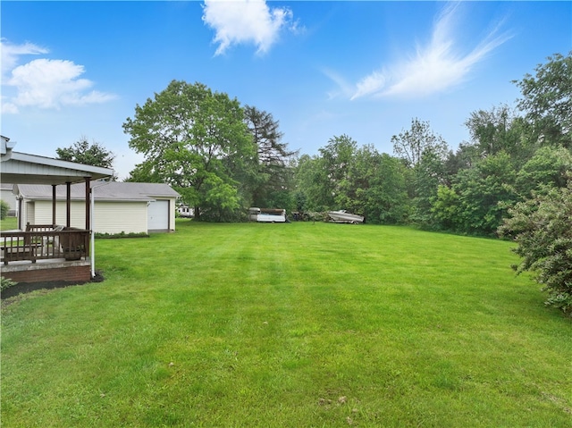 124 Plum St, Franklin Twp, PA 16117 - view of grassy yard