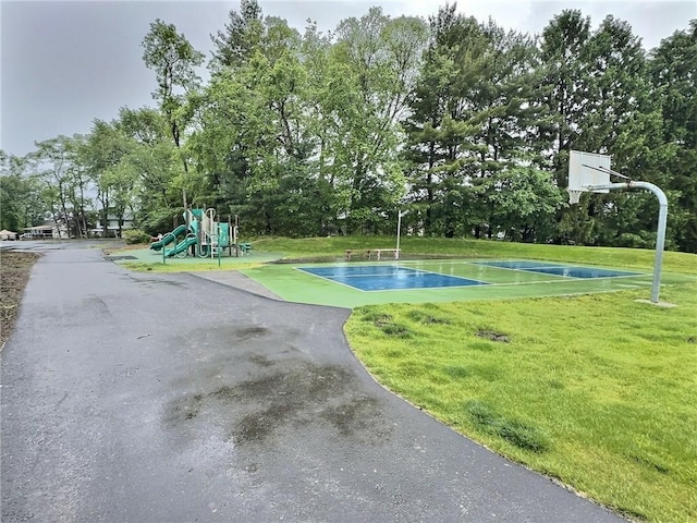 2465 Brook Ledge Rd Unit 31A, South Fayette, PA 15017 - view of basketball court featuring a lawn, community basketball court, and view of wooded area