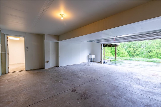 220 Chinkapin Dr, Natrona Hts/Harrison Twp, PA 15065 - garage with a sink