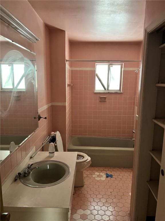 505 Monongahela Ave, Glassport, PA 15045 - full bathroom featuring plenty of natural light, toilet, bathtub / shower combination, and tile patterned flooring
