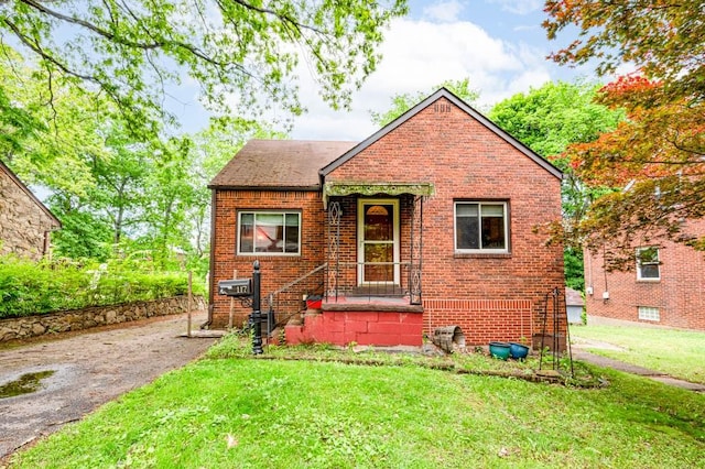 117 Derby Way, Aliquippa, PA 15001 - view of front of home featuring brick siding and a front yard