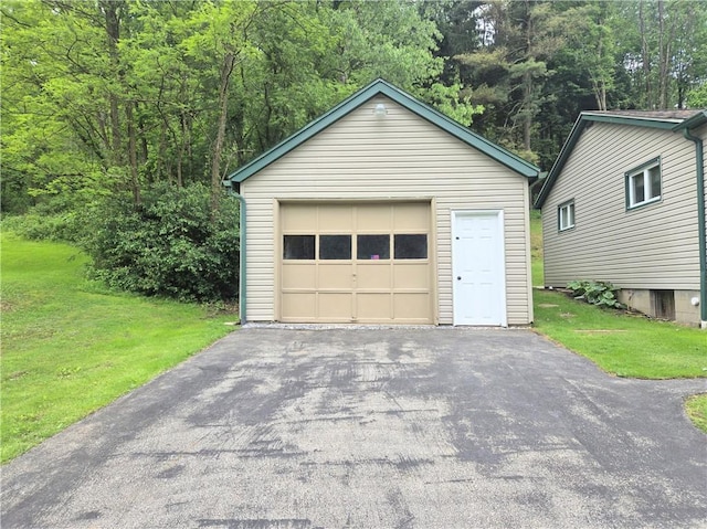 1126 Slate Point Rd, Parks Twp, PA 15690 - detached garage featuring driveway