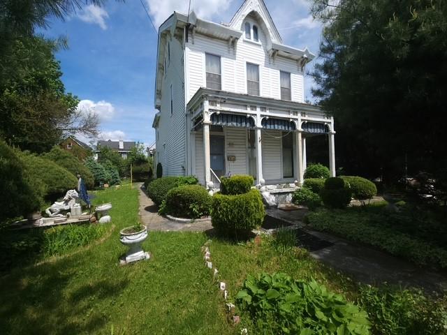 141 Mayflower St, Lincoln-Larimer, PA 15206 - italianate home featuring a porch and a front lawn