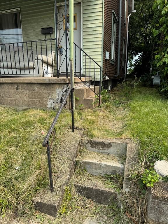 428 2nd St, Donora, PA 15033 - view of yard
