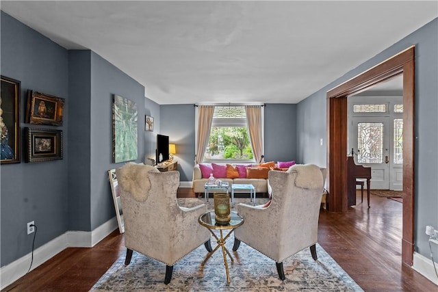 618 Hastings St, Point Breeze, PA 15206 - living area featuring wood finished floors and baseboards