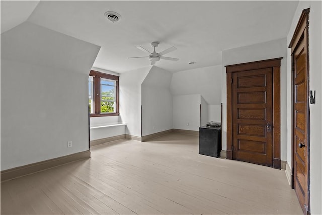 618 Hastings St, Point Breeze, PA 15206 - bonus room with vaulted ceiling, a ceiling fan, light wood finished floors, and baseboards