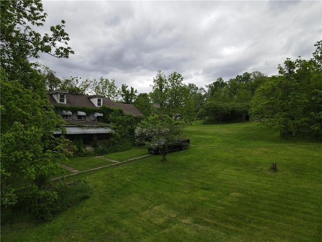 273 S Greengate Rd, Hempfield Twp Wml, PA 15601 - view of grassy yard