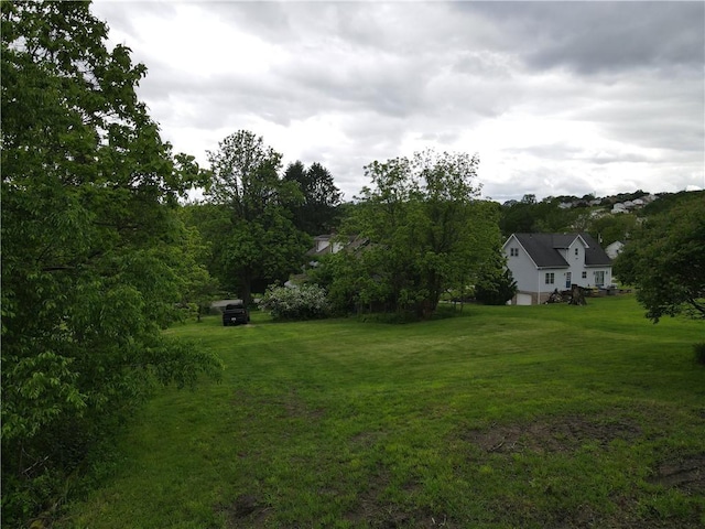 273 S Greengate Rd, Hempfield Twp Wml, PA 15601 - view of green lawn