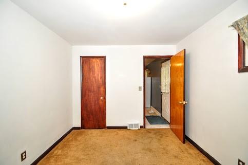 904 Mcclintock Ave, Washington Twp Fay, PA 15012 - unfurnished bedroom with light carpet, baseboards, and a closet