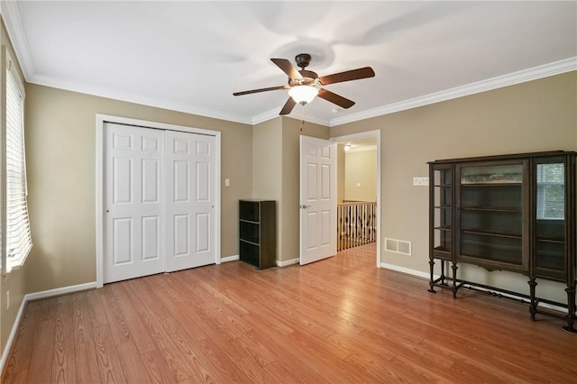 230 Patriot Ln, Economy, PA 15042 - unfurnished bedroom with light wood-style floors, crown molding, a closet, and a ceiling fan
