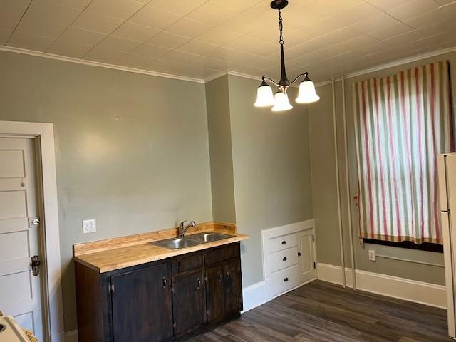 201 Thompson St, Latrobe, PA 15650 - bathroom featuring wood finished floors, a chandelier, crown molding, baseboards, and vanity