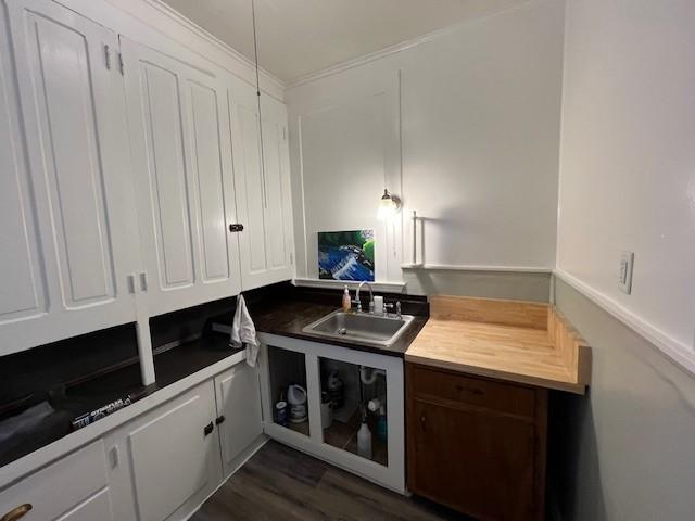 201 Thompson St, Latrobe, PA 15650 - kitchen featuring a sink and dark wood finished floors