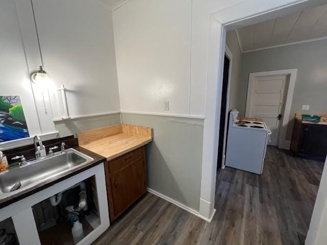 201 Thompson St, Latrobe, PA 15650 - kitchen with a sink, dark wood finished floors, crown molding, white electric range oven, and baseboards